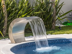 Cascata para piscina modelo Victória