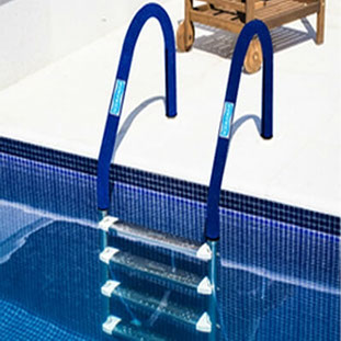 Protetor térmico para escada e corrimão de piscinas